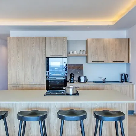 Deluxe 3br Seafront *