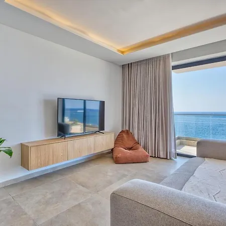 Apartment Deluxe 3br Seafront