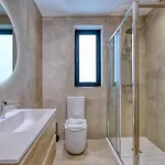 Deluxe 3br Seafront Сент-Полс-Бей