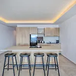 Deluxe 3br Seafront Апартаменты