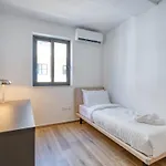 Deluxe 3br Seafront Сент-Полс-Бей