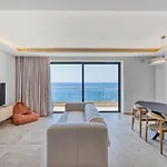 Deluxe 3br Seafront