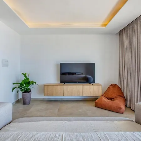 Deluxe 3br Seafront アパート セント・ポールズ・ベイ