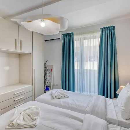 Deluxe 3br Seafront * セント・ポールズ・ベイ