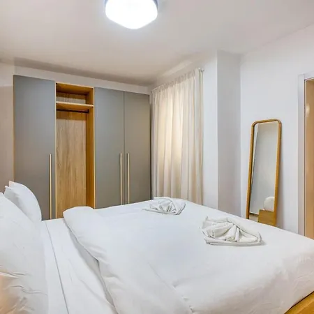 Deluxe 3br Seafront アパート セント・ポールズ・ベイ