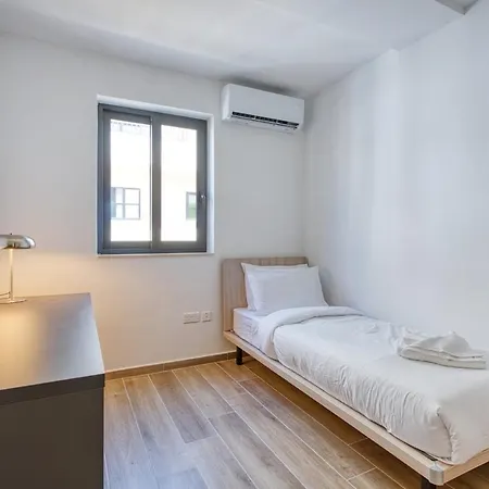 Deluxe 3br Seafront セント・ポールズ・ベイ