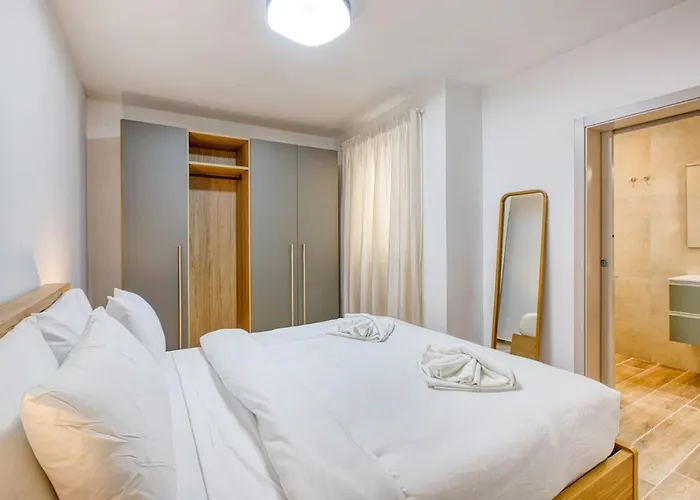 Deluxe 3br Seafront Appartement St. Paul's Bay