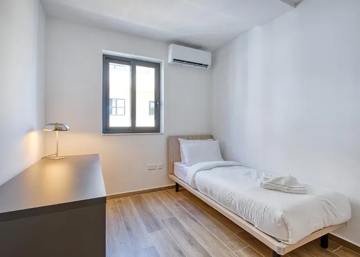 Deluxe 3br Seafront St. Paul's Bay