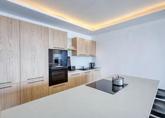 Deluxe 3br Seafront Appartement *